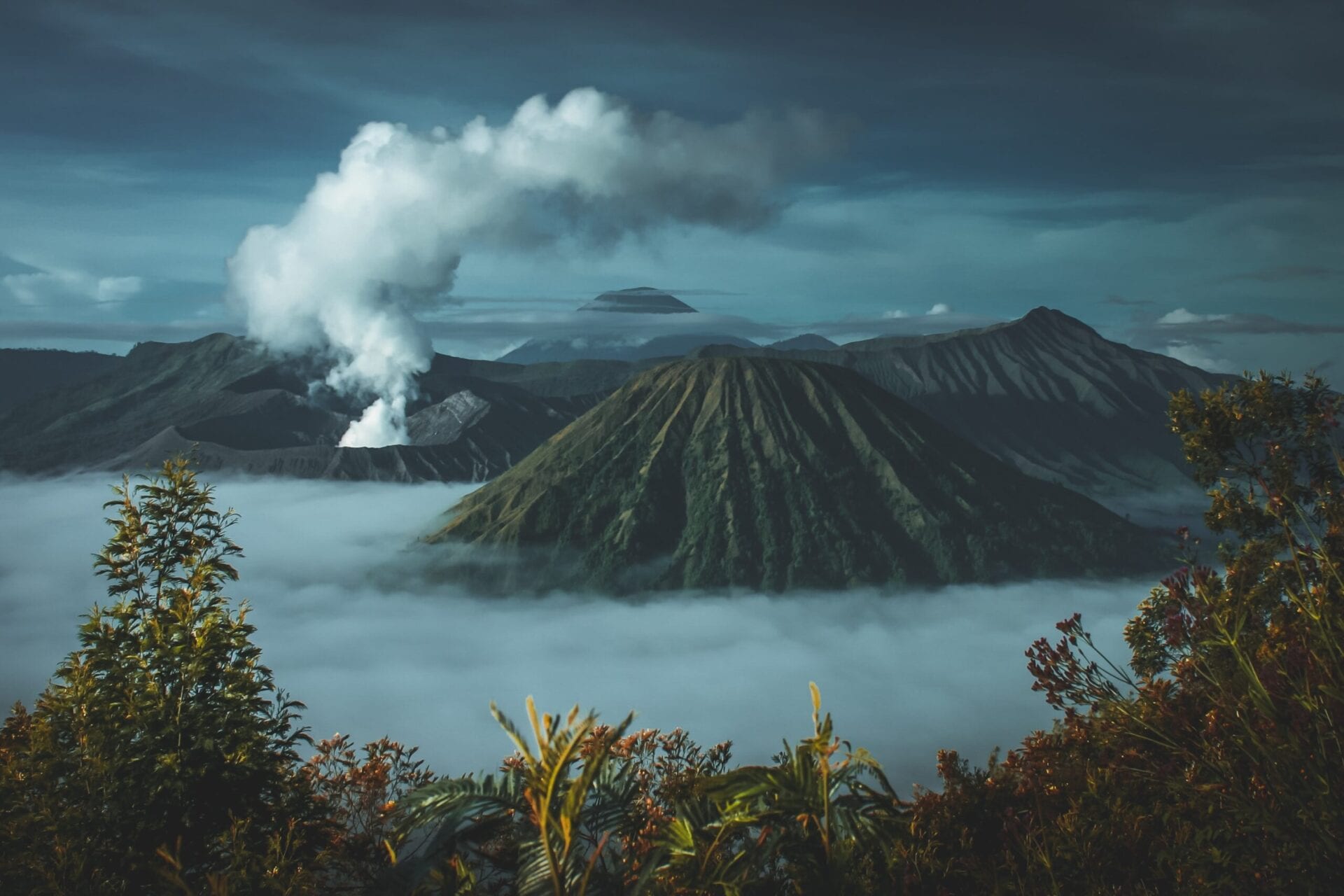 Bromo vulkan står og ryger Indonesien